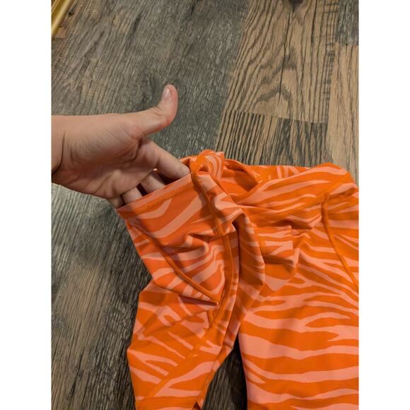 old navy active biker shorts orange zebra print‎ shorts with pocket size M - Picture 3 of 4